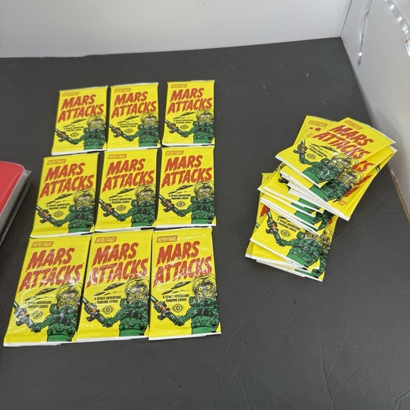 Rare 90s & 2012 Heritage TOPPS MARS ATTACKS! Binder Set Mint Cards & Wrappers - Picture 6 of 16